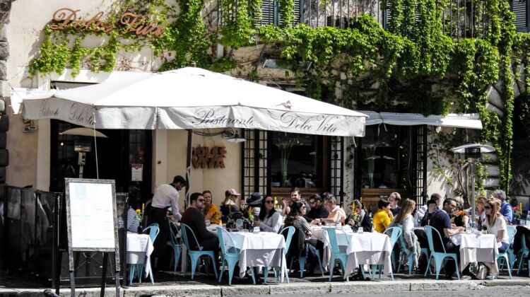 Piazza Navona Dolce Vita - by Sara Darcaj